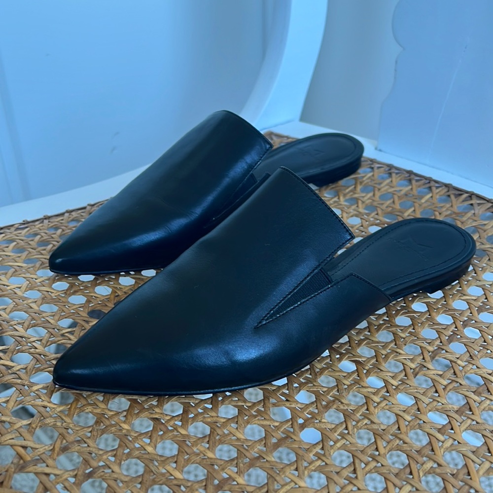 MARC FISHER NWT Black leather slides Size 5